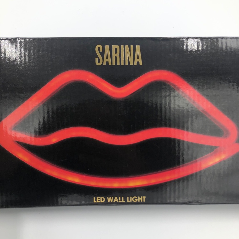 Red Lips LED Wall Light - Picture 6 of 10